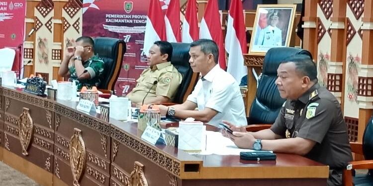FOTO: OLIVIA/MATAKALTENG - Wagub saat mengikuti Rakor Pengendalian Inflasi di Daerah Bersama Menteri Dalam Negeri Republik Indonesia.