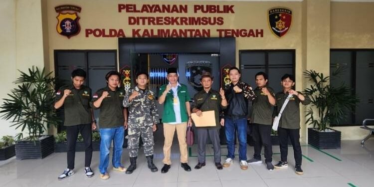 FOTO: RIZAL/MATAKALTENG - Jajaran PW Ansor Kalteng, usai melayangkan laporan ke Ditreskrimsus Polda Kalteng.