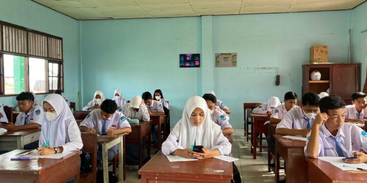 FOTO: DIAN/MATA KALTENG - Suasana belajar di SMAN 3 Sampit.