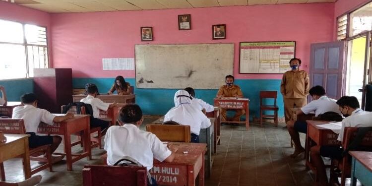 FOTO : DOKUMENTASI MATA KALTENG - Guru yang mengajar di salah satu sekolah di Kotim.