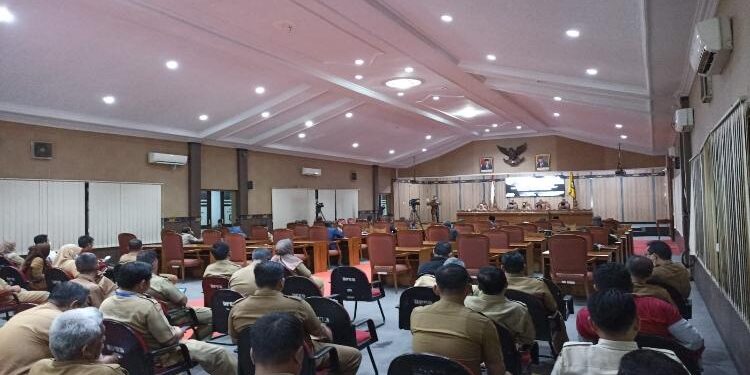 FOTO : Setwan/MATA KALTENG - Suasana rapat paripurna penandatanganan nota kesepakatan RAPBD Murni 2023, Selasa 22 November 2022.