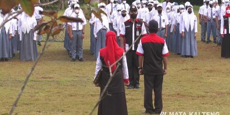 FOTO: IST/MATA KALTENG - Suasana upacara bendera di SMAN 4 Sampit yang menjadi sekolah penggerak.