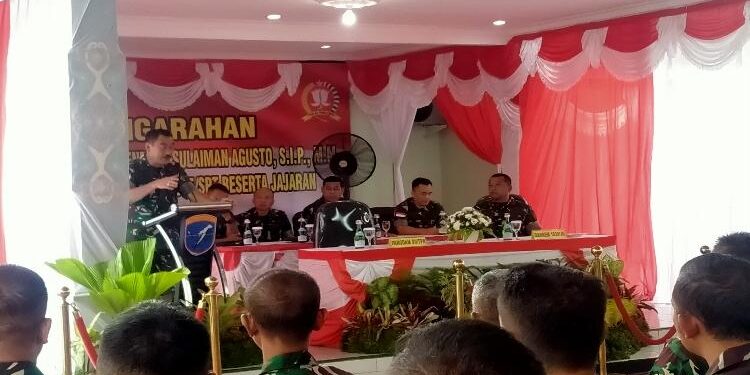 FOTO : AGUS/MATA KALTENG - Pangdam XII/TPR, Mayjen Sulaiman Agusto menyampaikan amanat kepada prajurit TNI di Aula Prajurit Kodim 1015/SPT, Rabu, 7 Desember 2022.