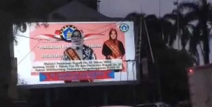 FOTO : DISDIK/MATA KALTENG - Seruan Ayo ke PAUD yang terpajang pada layar di Jl A Yani, Sampit.