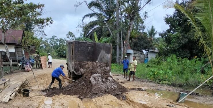 FOTO : IST/MATAKALTENG - Suasana Pembangunan menuju Desa Telangkah, Kecamatan Katingan Hilir, Kabupaten Katingan.