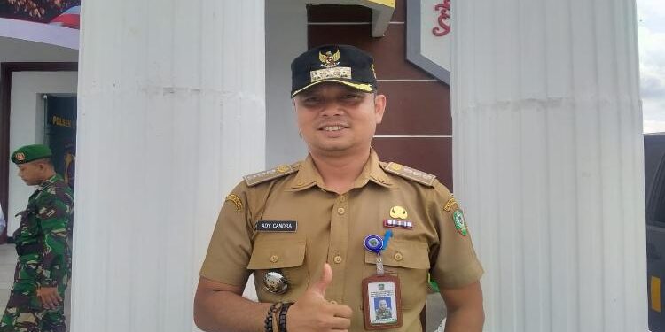 Camat Baamang, Adi Candra.