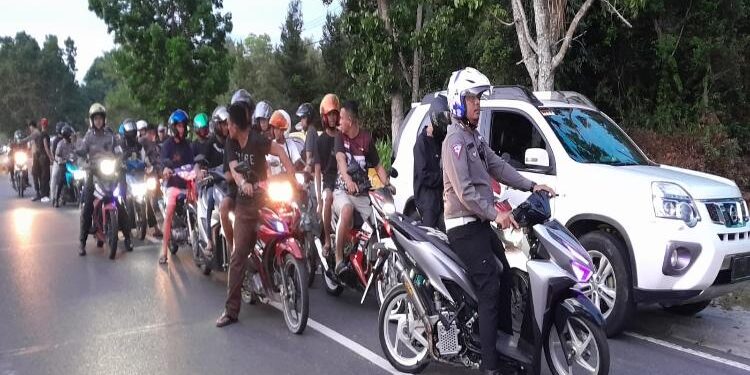 Puluhan remaja pada saat dibawa ke Pos Satlantas Polresta Palangka Raya.