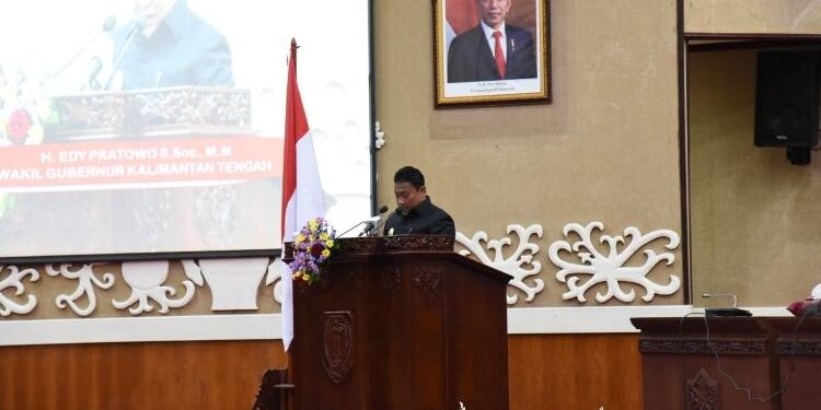 FOTO: ADPIM/MATAKALTENG - Wagub Edy Pratowo saat membacakan Pendapat Akhir Gubernur Kalteng pada Rapat Paripurna (Rapur) Ke-2 Masa Persidangan I Tahun Sidang 2023 DPRD Provinsi Kalimantan Tengah.