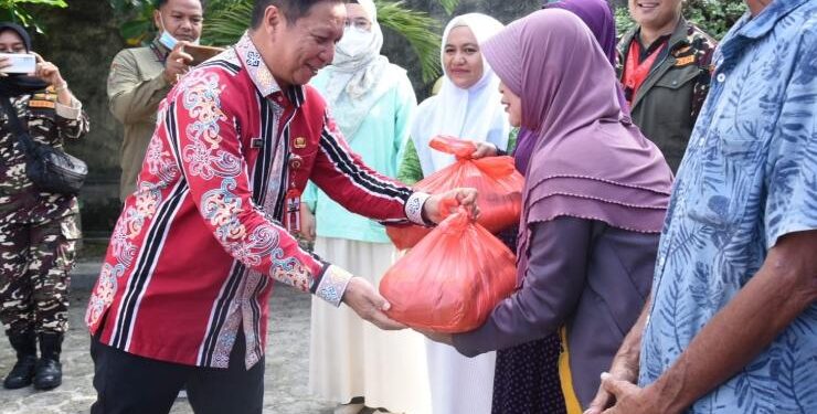 FOTO : IST ADPIM/MATAKALTENG - Kegiatan Pasar Penyeimbang, Sunatan, dan Pemeriksaan Kesehatan Gratis Fatayat NU Provinsi Kalteng.