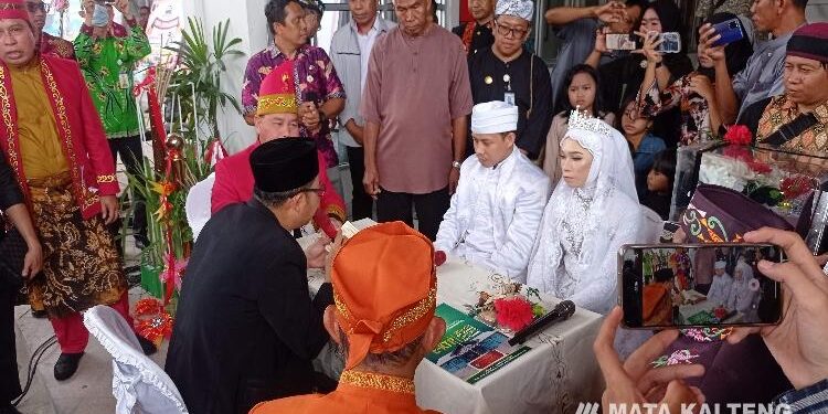 FOTO : DEVIANA/MATAKALTENG - Prosesi ijab kabul di MPP, Sabtu 7 Januari 2023.