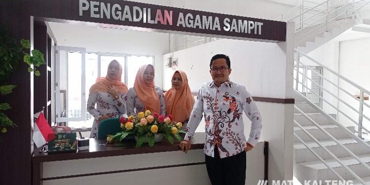 FOTO : DEVIANA/MATAKALTENG - Panitera PA Sampit, Muhammad Ikhwan saat berada di MPP, Sabtu 7 Januari 2022.