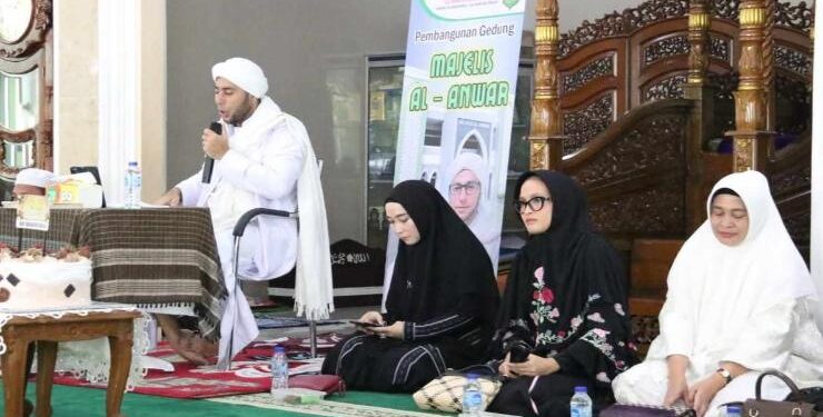 FOTO : IST MMC/MATAKALTENG.COM - Ketua TP PKK Provinsi Kalteng Ivo Sugianto Sabran menghadiri majelis taklim dan tadzkir Al Anwar Lil Habib Muhammad Syahab.
