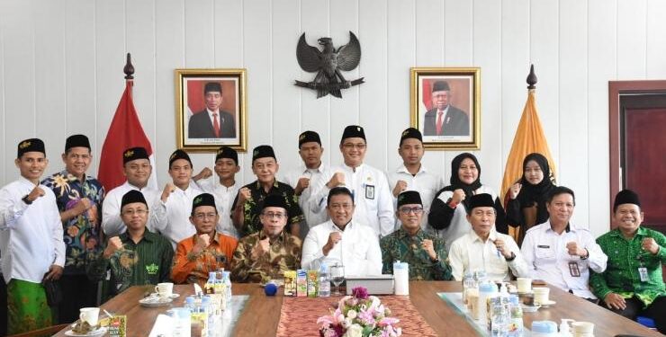 FOTO : IST/MATAKALTENG - Wagub Edy Pratowo saat menerima Kontingen Porseni Pengurus Wilayah Nahdatul Ulama (PW NU) Kalteng.