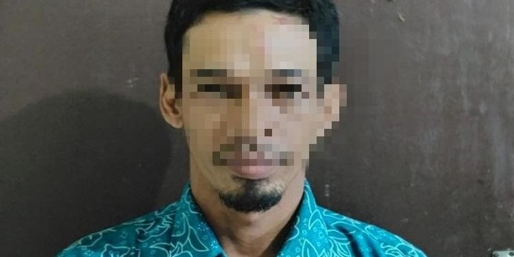 FOTO: IST/MATAKALTENG - Pelaku pada saat diamankan polisi.