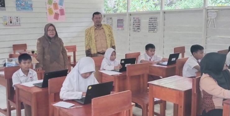 FOTO : DOK/MATA KALTENG - Suasana belajar mengajar di salah satu sekolah dasar di Sampit, Kabupaten Kotim
