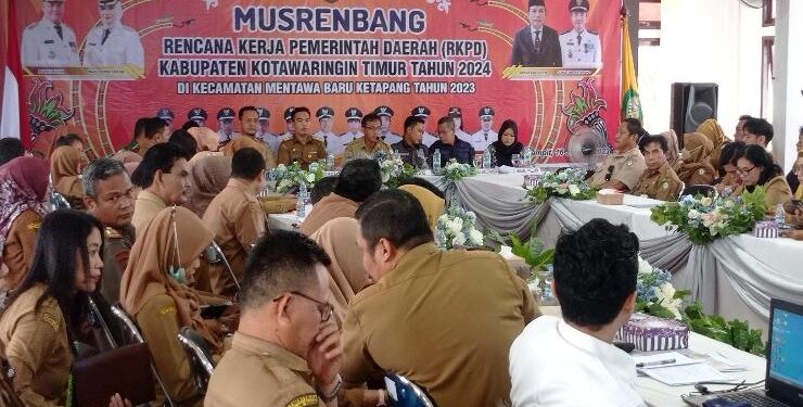 FOTO : DEVIANA/MATAKALTENG - Suasana Musrenbang di Kecamatan MB Ketapang, Senin 16 Januari 2023