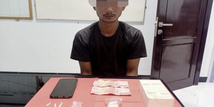 FOTO: POLISI/MATA KALTENG – Pelaku saat diamankan oleh Polsek Baamang, Senin 16 Januari 2023.
