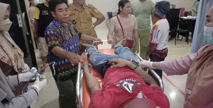 FOTO : IST POLISI/MATA KALTENG - Korban saat dilarikan ke Puskesmas Pundu, Senin 16 Januari 2023.