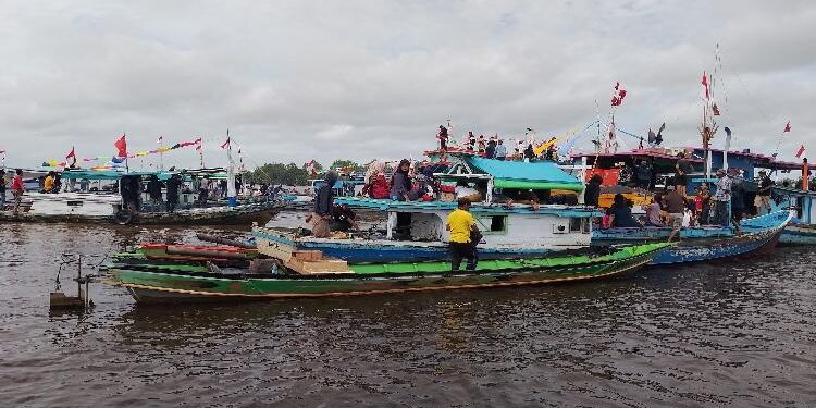 FOTO : AKH/MATAKALTENG - Syukuran Laut ke-17 di Kuala Jelai.