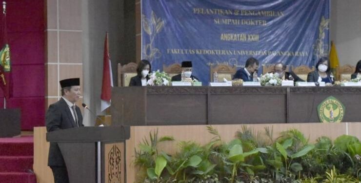 FOTO : IST MMC/MATAKALTENG - Sidang Terbuka Senat Fakultas Kedokteran Universitas Palangka Raya (UPR) sekaligus Pelantikan dan Pengambilan Sumpah Dokter Angkatan XXIII Fakultas Kedokteran UPR.