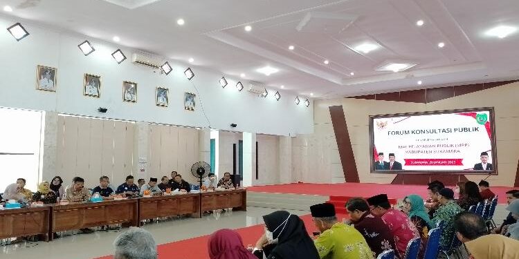 FOTO : AKH/MATAKALTENG - Bupati Sukamara Windu Subagio saat forum konsultasi publik Mall Pelayanan Publik.