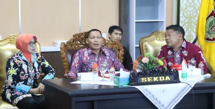 FOTO : IST ADPIM/MATAKALTENG - Staf Ahli Gubernur Kalteng Bidang Ekonomi, Keuangan, dan Pembangunan Yuas Elko hadiri Rakor pelaksanaan Gernas BBI.