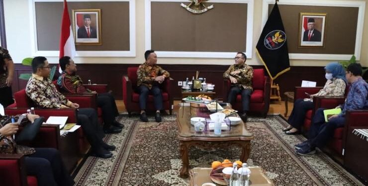 FOTO : IST MMC/MATAKALTENG - Gubernur Kalteng H. Sugianto Sabran audiensi pertemuan terbatas dengan Menteri PANRB Abdullah Azwar Anas.