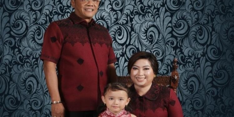 FOTO: MMC/MATAKALTENG - Ketua DPRD Palangka Raya Sigit K Yunianto bersama Ketua Forum Keluarga Wakil Rakyat (Forgawara) Kota Palangka Raya, Since Sigit K Yunianto. 