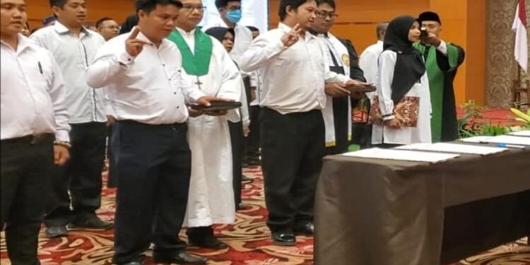 FOTO : DEVIANA/MATAKALTENG - Anggota PPS Kotim saat dilantik.