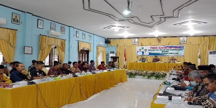 FOTO : AKH/MATAKALTENG - Sekda Sukamara, Rendy Lesmana saat pimpin forum konsultasi Ranwal RKPD.