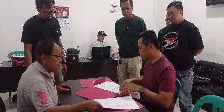 FOTO : DEVIANA/MATAKALTENG - Proses pendaftaran calon Ketua KONI Kotim, Sabtu 28 Januari 2023.
