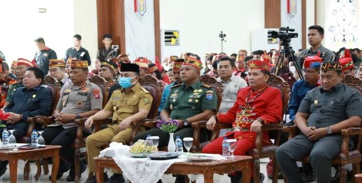 FOTO : OLIVIA/MATAKALTENG - Gubernur Kalteng Sugianto Sabran saat menghadiri Hasupa Hasundau di Makorem 102/Pang, Selasa 31 Januari 2023.