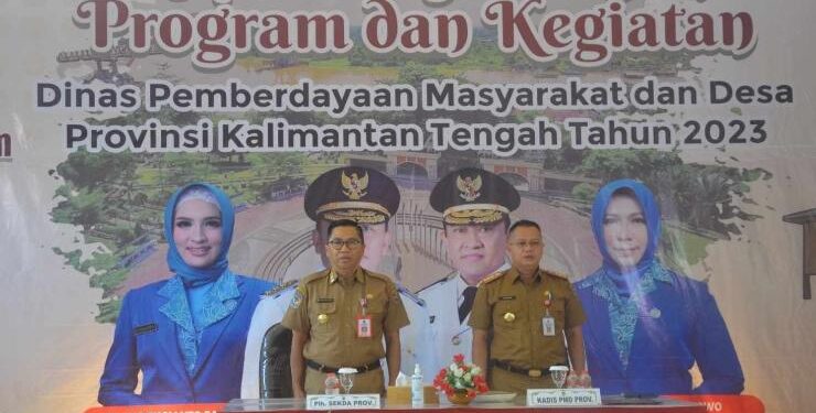 FOTO : IST ADPIM/MATAKALTENG - Plh Sekda Leonard S. Ampung, mewakili Gubernur Kalteng, menghadiri Rapat Kerja Teknis Program dan Kegiatan Dinas Pemberdayaan Masyarakat dan Desa.
