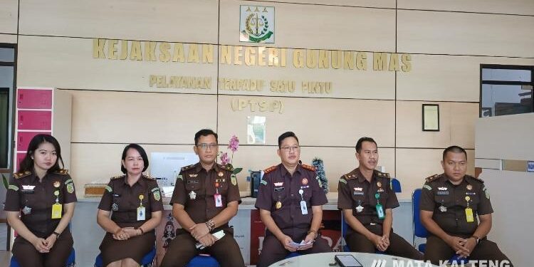 FOTO : KEJARI GUMAS/MATA KALTENG - Kepala Kejaksaan Negeri Gumas Sahroni menyampaikan capaian kinerja Kejari Gumas tahun 2022, Jumat, 6 Januari 2023