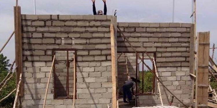FOTO : MATAKALTENG : Pembanguan rumah warga di Sampit
