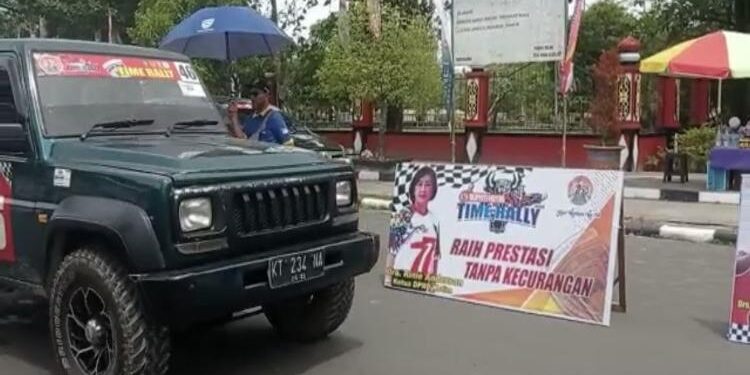 FOTO : MATA KALTENG - Salah satu mobil peserta time rally Bupati Kotim.