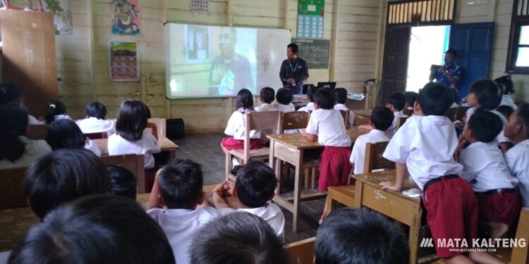 FOTO : Dinkes/MATA KALTENG - Penyuluhan kesehatan di sekolah dan pembinaan UKS.