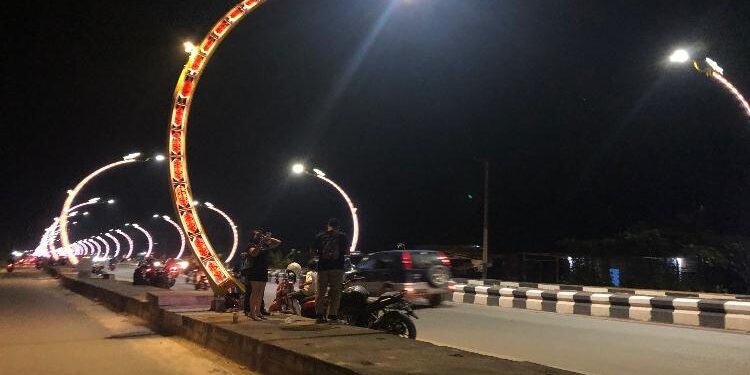 FOTO : DIAN TARESA/MATA KALTENG - PJU di Jalan Cilik Riwut Sampit yang dibangun dengan megah.