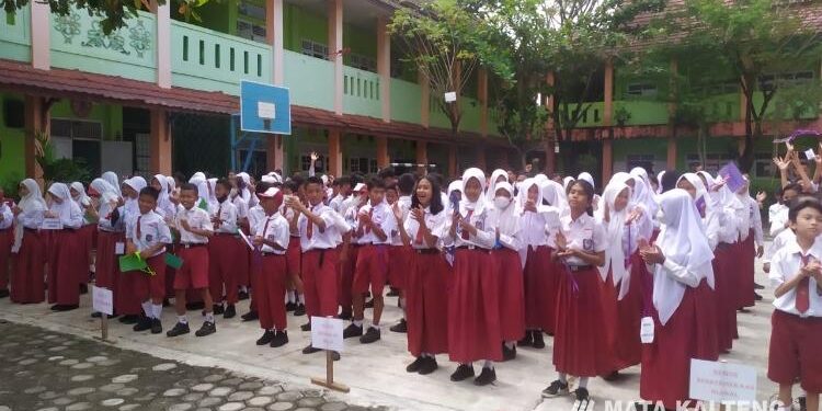 FOTO : DOKUMENTASI MATA KALTENG - Kegiatan siswa di sekolah.
