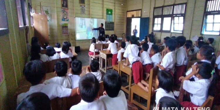 FOTO : Dinkes/MATA KALTENG - Penyuluhan kesehatan di sekolah oleh Dinkes Kotim.