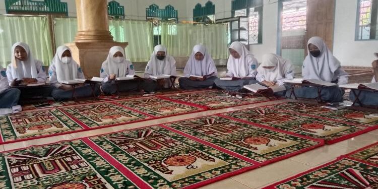 FOTO : DIAN TARESA/MATA KALTENG - Sejumlah pelajar di Kotim.