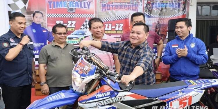 FOTO : Humas/MATA KALTENG - Bupati Kotim pada pembukaan kejuaraan IMI Kotim.