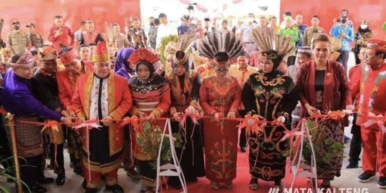 FOTO : Humas/MATA KALTENG - Peresmian mal pelayanan publik di Kota SampitPerevcoding=