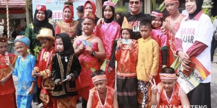 FOTO : Humas/MATA KALTENG - Bupati Kotim Halikinnor saat menghadiri kegiatan gebyar implementasi kurikulum merdeka.