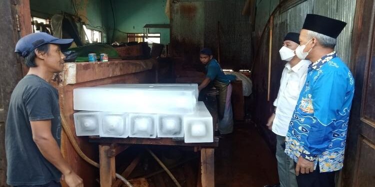 FOTO : DOKUMENTASI MATA KALTENG - Pabrik batu es yang ada di Kota Sampit.
