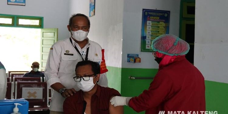 FOTO : DOUMENTASI MATA KALTENG - Vaksinasi Covid-19 di Kota Sampit.
