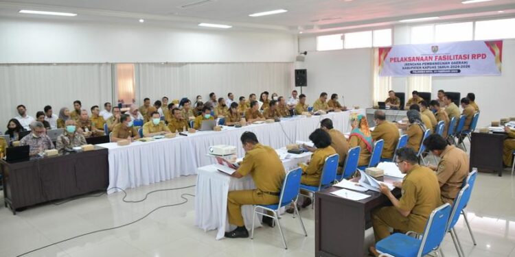 FOTO: OLIVIA/MATAKALTENG - Kegiatan fasilitasi Rancangan Akhir Rencana Pembangunan Daerah (RPD) Kabupaten Kapuas Tahun 2024-2026.