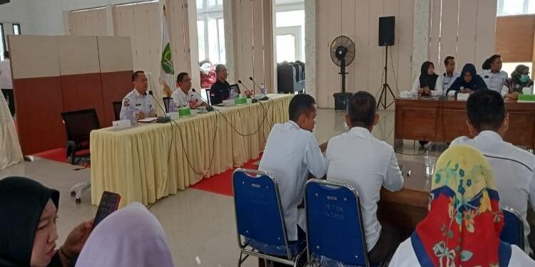 FOTO : AKH/MATAKALTENG - Rapat sinkronisasi pengalihan pembayaran gaji tenaga honorer