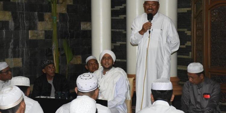 FOTO: ADPIM/MATAKALTENG - Kegiatan Pengajian Rutin Bulanan Jalsat’ul Itsnain Majelis Taklim dan Tadzkir Al Anwar Bersama Al Habib Muhammad Syahab.