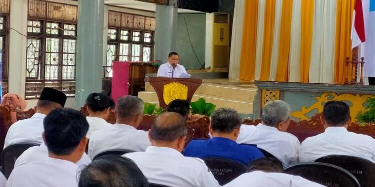 FOTO : DEVIANA/MATAKALTENG - Bupati Kotim Halikinnor saat sambutan di rapat P4GN, Rabu 15 Februari 2023.